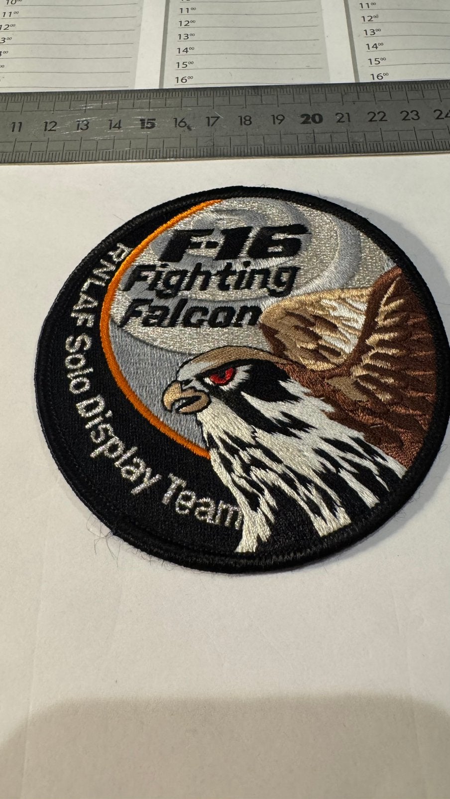 Patch f-16 swirl luchtmacht klu solo display, Verzamelen, Ophalen of Verzenden, Zo goed als nieuw, Patch, Badge of Embleem