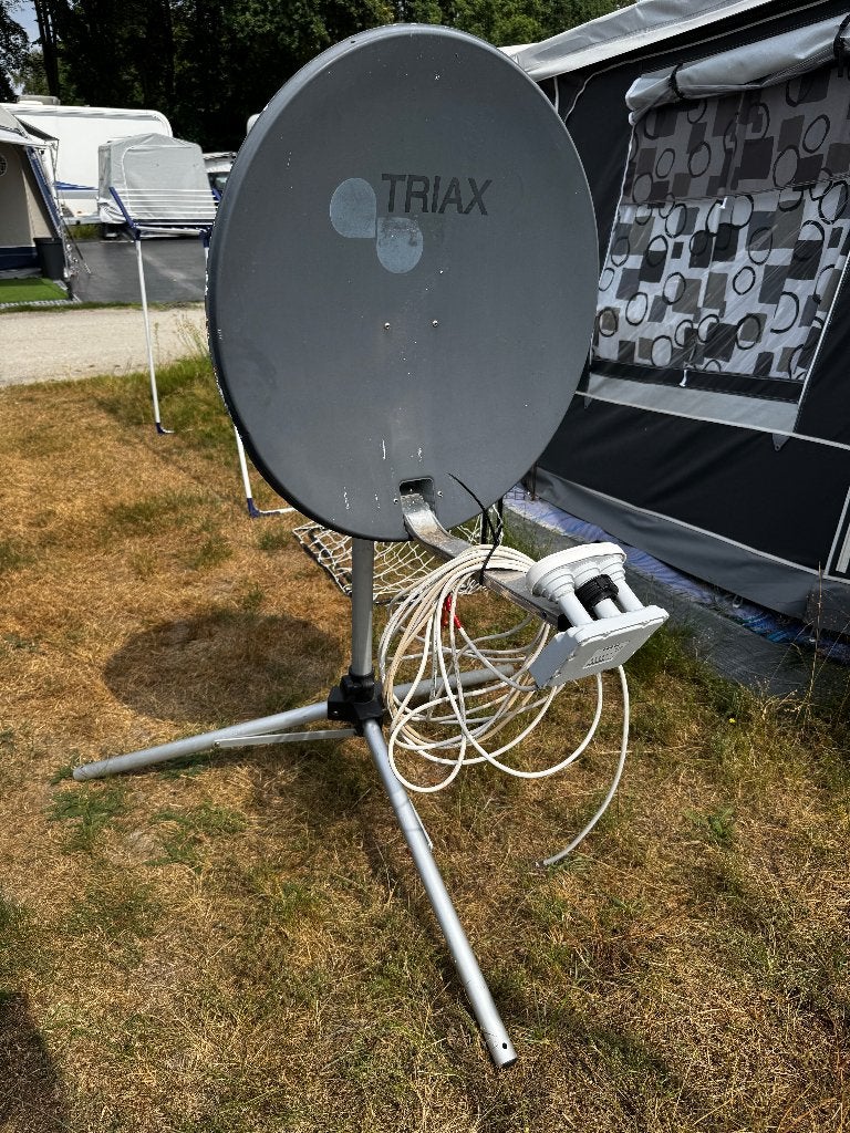 Triax schotelantenne met Duo en triple LNb en statief, Audio, Tv en Foto, Ophalen, Gebruikt, (Schotel)antenne, Overige merken