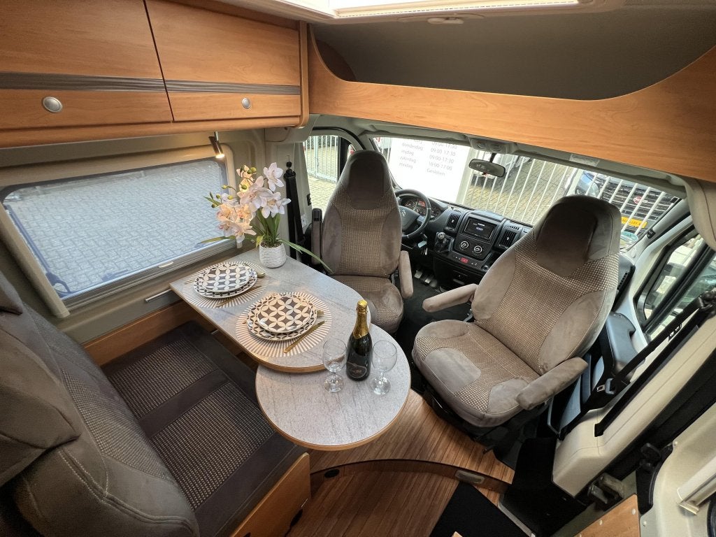 Pössl Roadcruiser 640 ENKELE BEDDEN 163pk TREKHAAK CAMERA, Caravans en Kamperen, Pössl, Tot en met 2, 6 tot 7 meter, Bedrijf