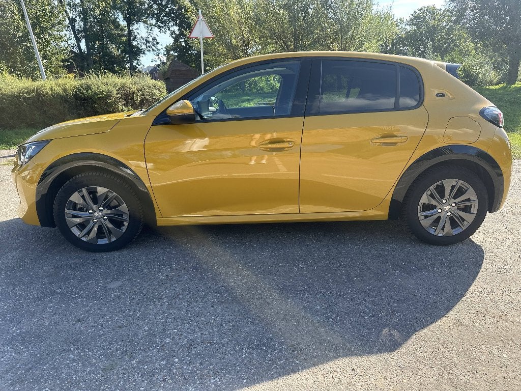 Foto 5 van Peugeot 208 EV Allure 50kWh 136pk 2021 Geel