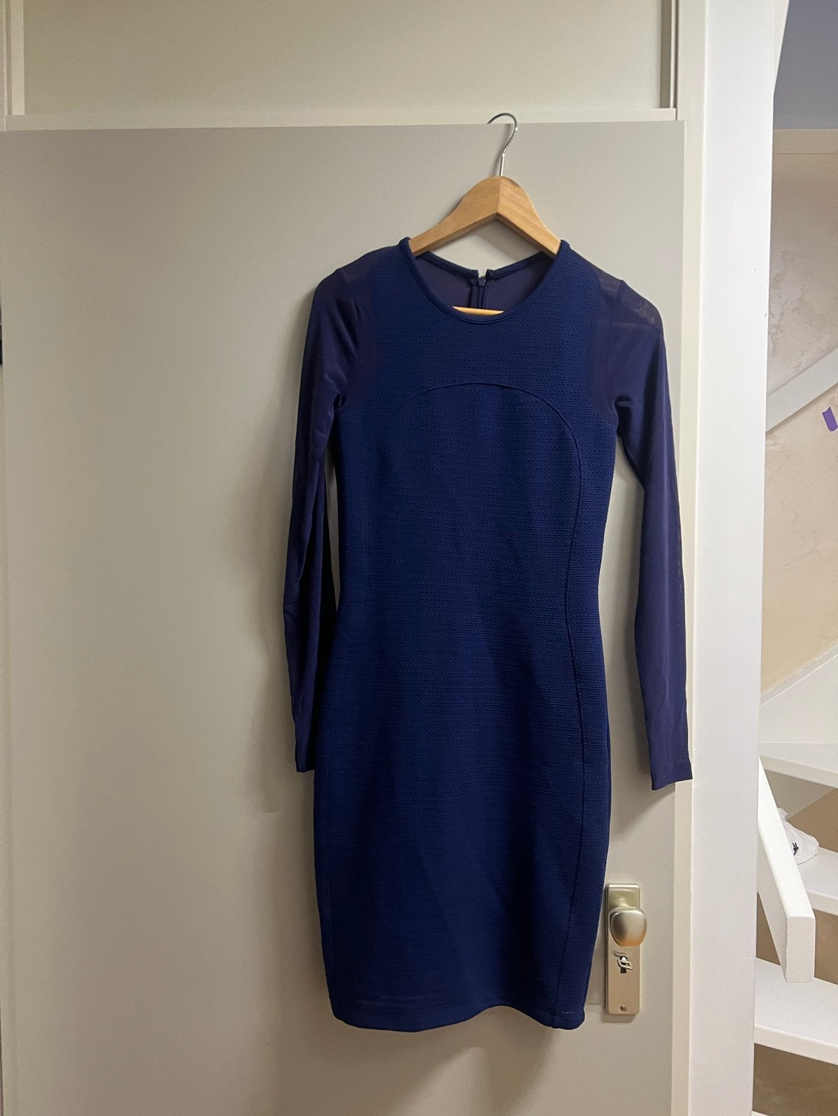 REISS donkerblauwe jurk met mesh inzet - Maat 36, Kleding | Dames, Jurken, Ophalen of Verzenden, Zo goed als nieuw, Maat 36 (S)