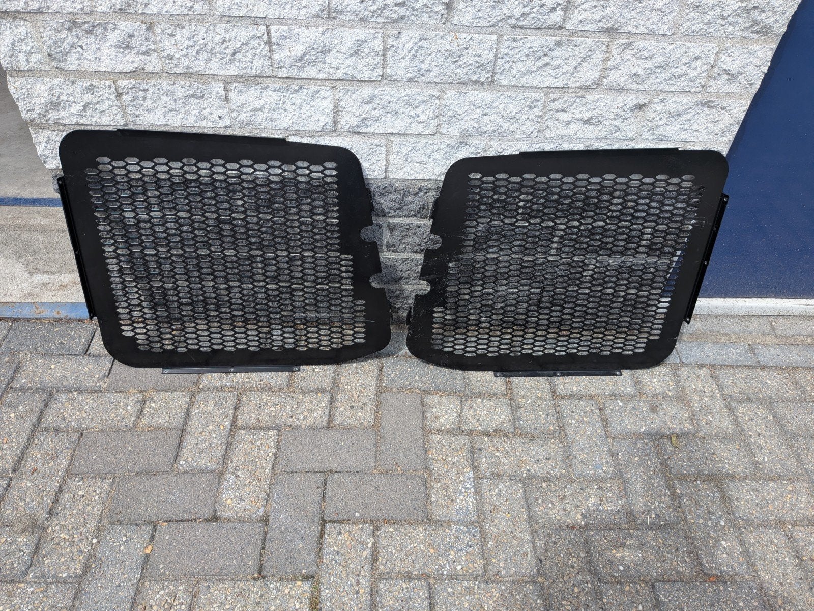 Stalen roosters achterdeuren VW Transporter T6.1, Ophalen