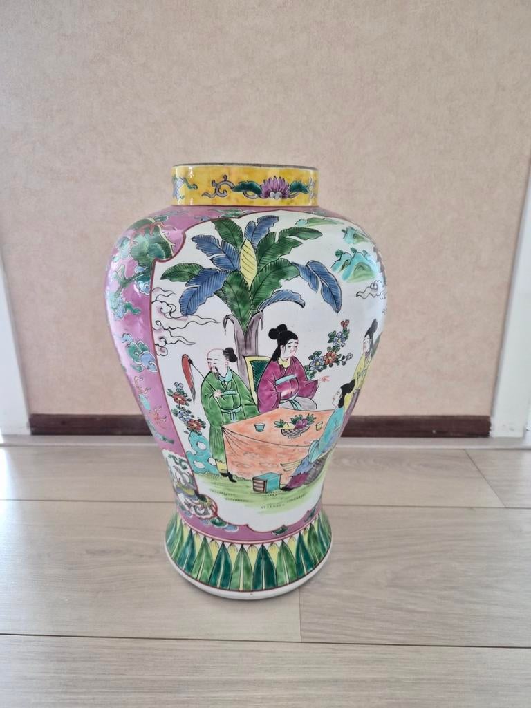 Grote Chinese vaas met handgeschilderde scènes, Antiek en Kunst, Antiek | Vazen, Ophalen