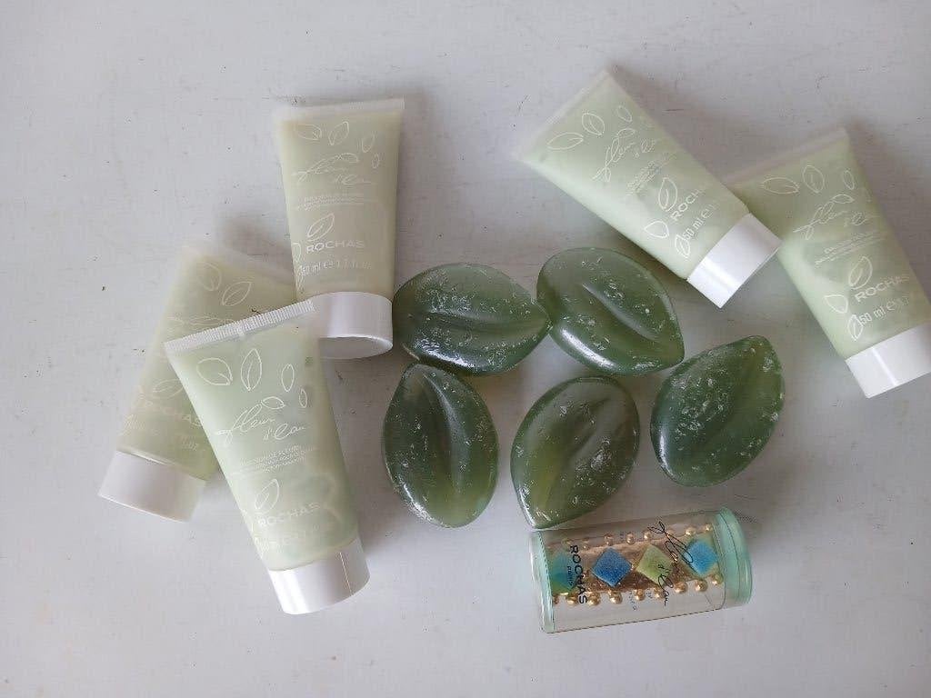 Rochas Fleur d `Eau : bodylotion 50 ml., gastenzeep 25 gr., Verzenden, Nieuw, Miniatuur, Gevuld