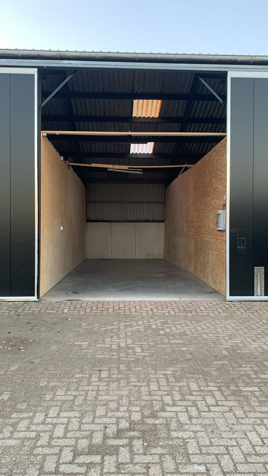 Te huur 24/36/50/100m2 werkruimte hobby ruimte opslag, Zakelijke goederen, Bedrijfs Onroerend goed, Bedrijfsruimte