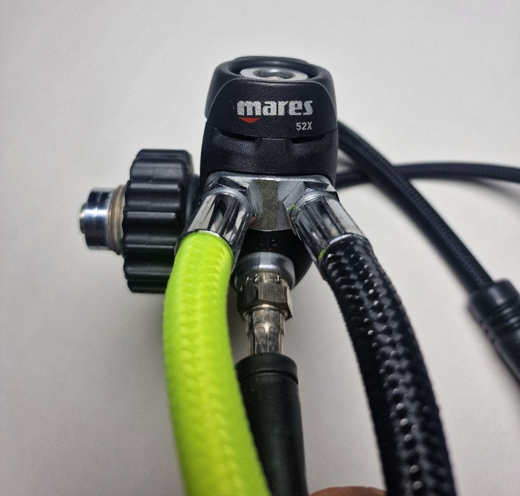 Mares Abyss MR52X Duik Automatenset in een 300 Bar DIN Uitv., Watersport en Boten, Ophalen of Verzenden, Zo goed als nieuw, Overige typen