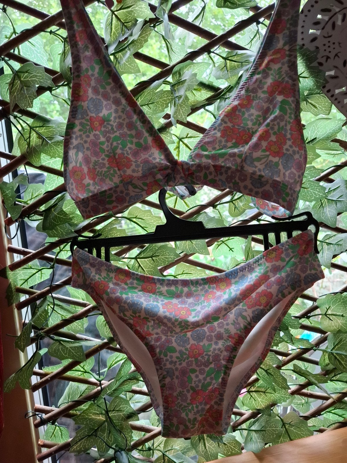 Hema Bikini Maat 146/152 met Bloemenprint, Meerkleurig, Ophalen of Verzenden, Zo goed als nieuw, Bikini