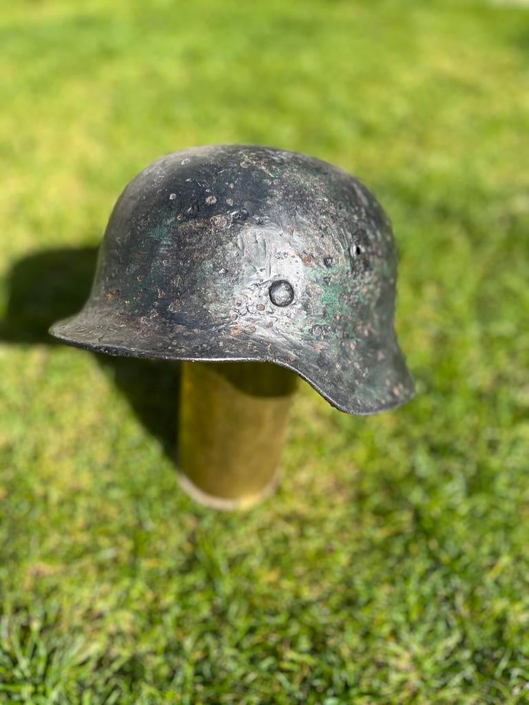 Duitse Stahlhelm M40 met Camo Resten - ET64, Ophalen of Verzenden, Landmacht, Duitsland, Helm of Baret