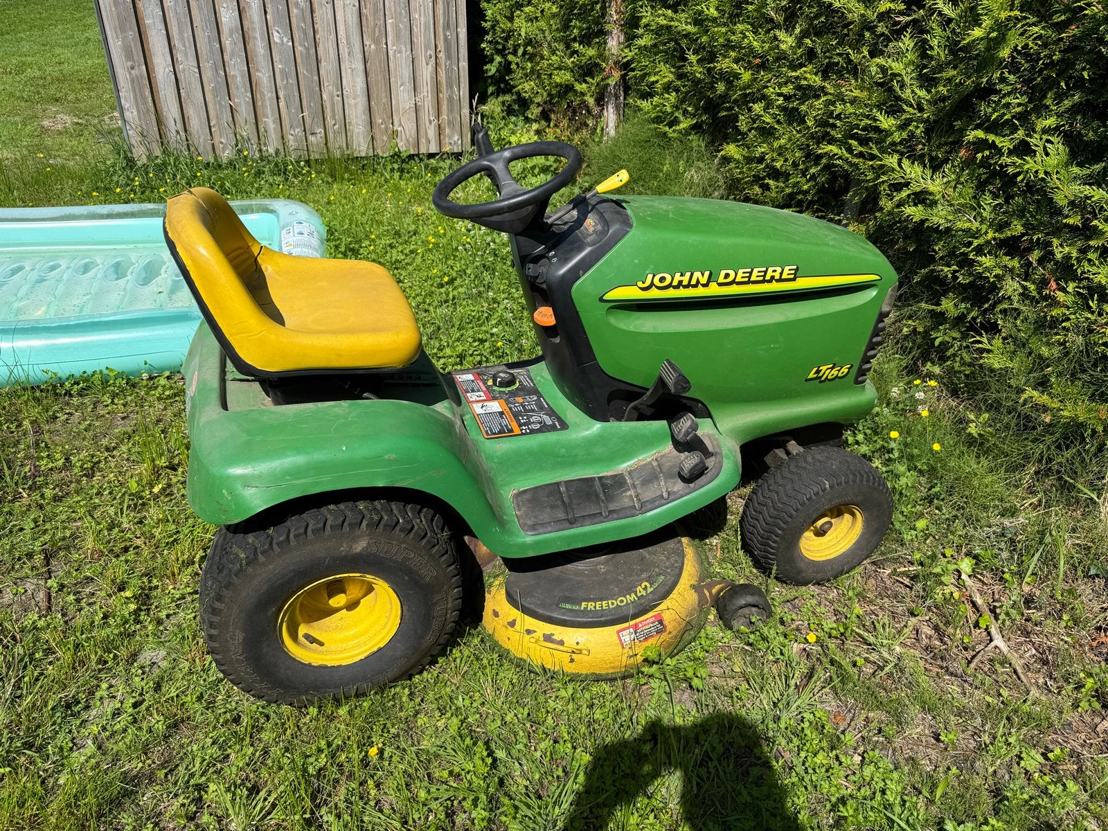 John Deere LT166 Zitmaaier - 16HP Twin Touch Automatic, Cirkelmaaier, Gebruikt, Ophalen of Verzenden, Benzine-grasmaaier