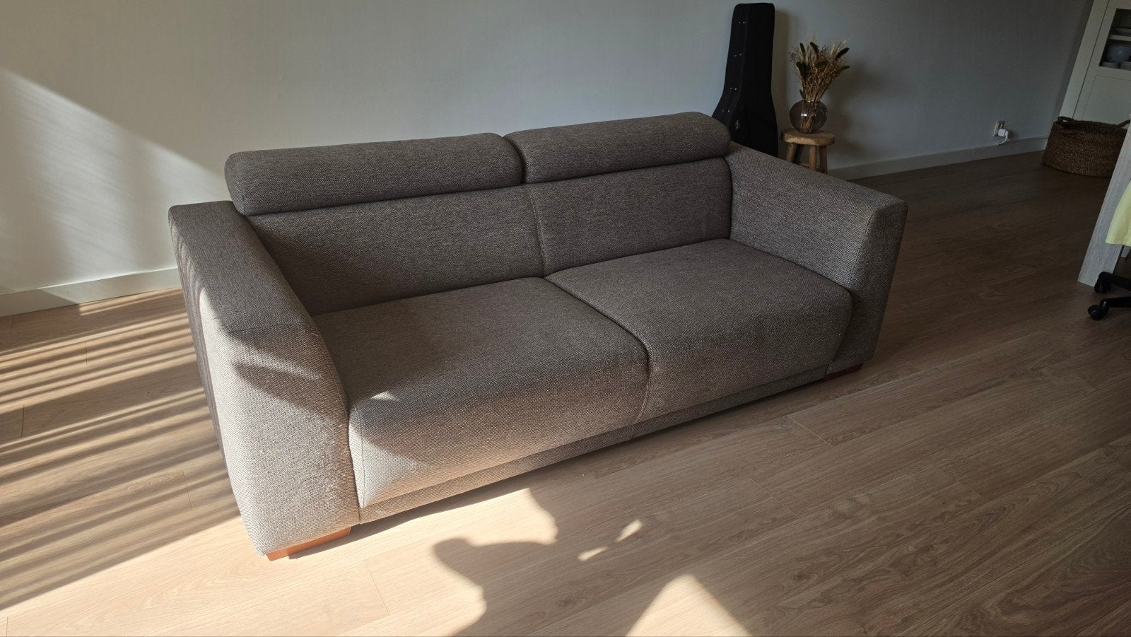 Bruine Montel Bank met verstelbare hoofdsteunen – 208 cm, Huis en Inrichting, Banken | Bankstellen, Gebruikt, 75 tot 100 cm, Ophalen of Verzenden