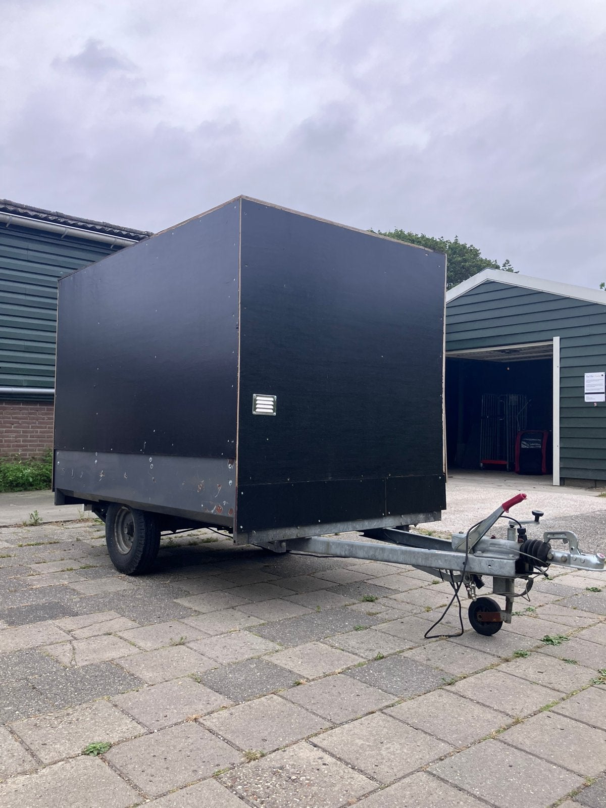 Dichte bak aanhanger gesloten met luifel geremd luik en deur, Ophalen, Gebruikt