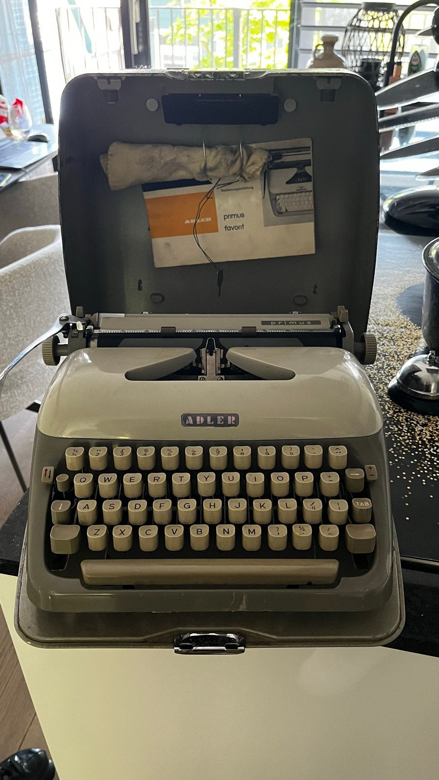 Typemachine Adler, Ophalen, Gebruikt