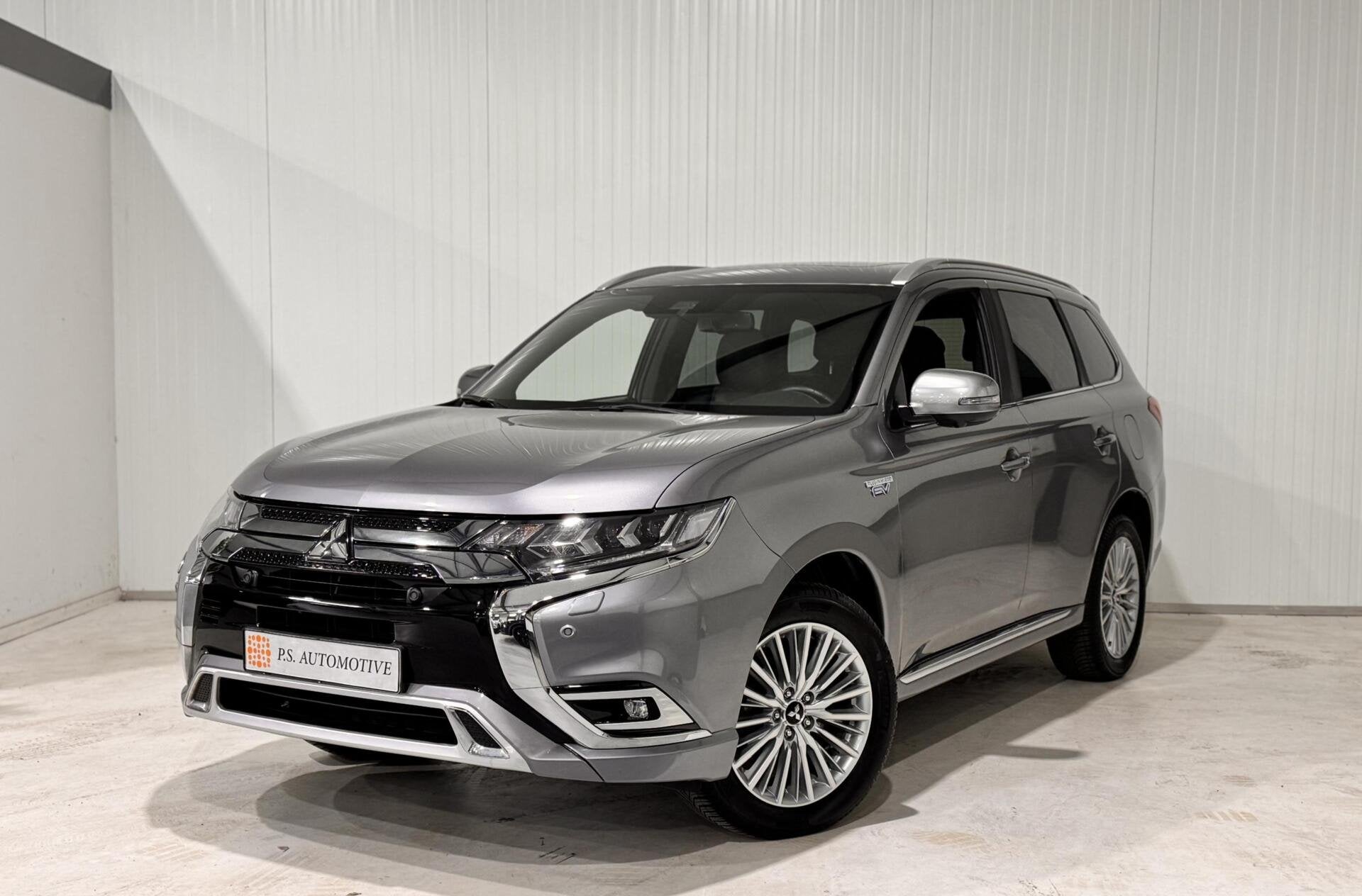 Mitsubishi Outlander 2.4 PHEV 4WD| PANO|360 CAMERA| CARPLAY, Auto's, Automaat, 4 cilinders, Met garantie (alle), Leder