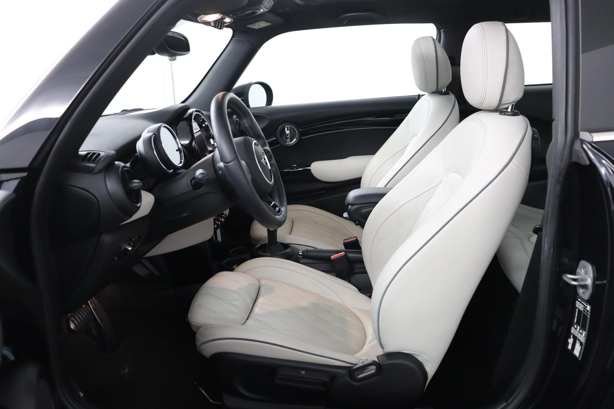 MINI 3-Deurs 1.5 Cooper Resolute Edition | NAP | Pano | Auto, 136 pk, Gebruikt, Euro 6, 49 €/maand