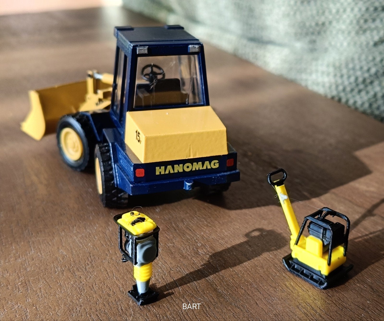HANOMAG 15F CONRAD MET STAMPER EN TRILPLAAT, Ophalen of Verzenden, Zo goed als nieuw, Hijskraan, Tractor of Landbouw, Conrad