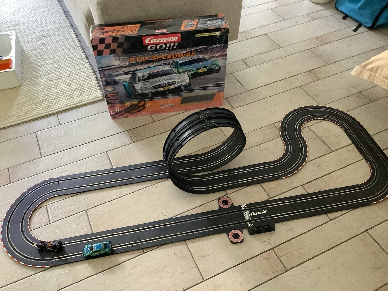 Carrera Go!!! DTM Speedway Racebaan met 2 auto's, Ophalen, Racebaan, Carrera, Zo goed als nieuw