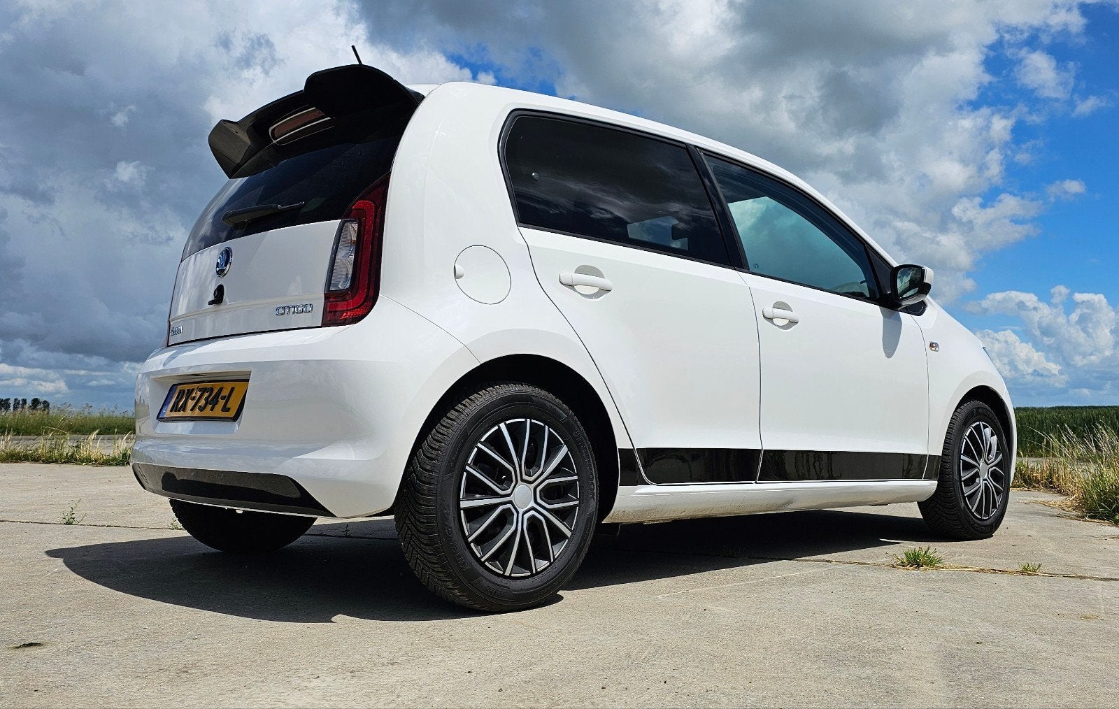 Skoda Citigo 1.0 60pk Greentech 2018 Wit, Auto's, Voorwielaandrijving, Stof, 4 stoelen, Wit