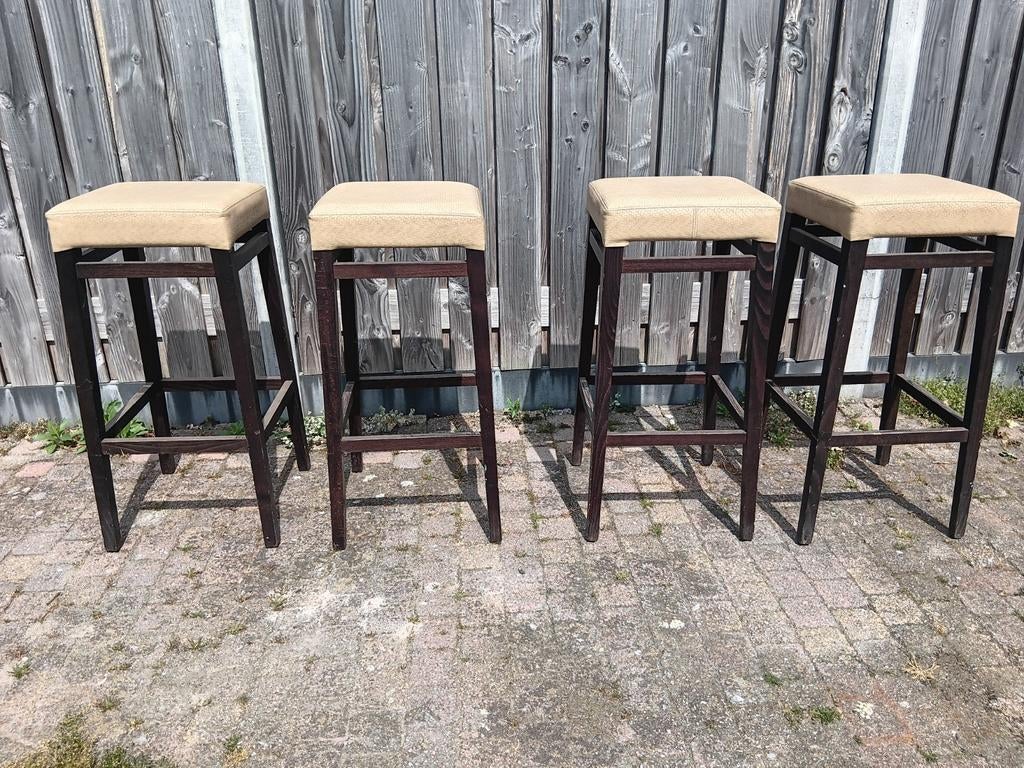 4 Kroeg Barkrukken - Bruin Hout met Beige Lederen Zitting, Huis en Inrichting, Barkrukken, Ophalen, Gebruikt, Met voetsteun, 90 cm of meer