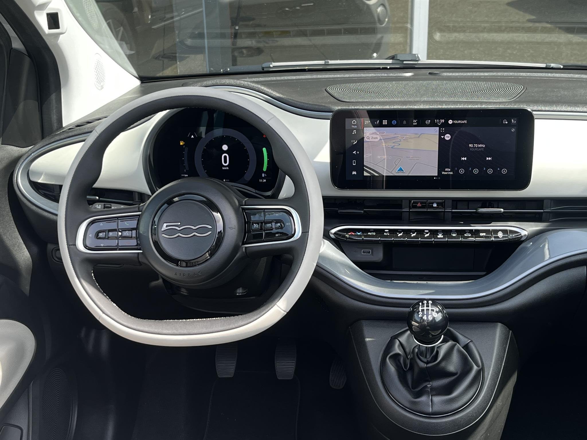 Fiat 500C 1.0 Hybrid La Prima | JBL | Panoramadak | Leer, Auto's, Gebruikt, Euro 6, Cabriolet, 4 stoelen