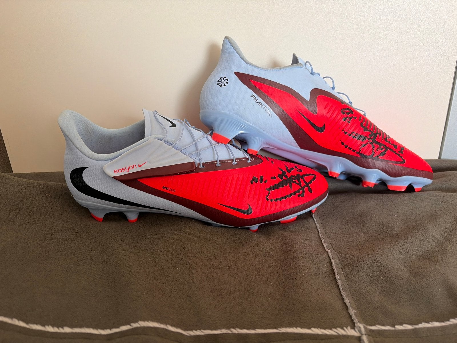 Gesigneerde voetbalschoenen Wesley Sneijder met foto bewijs, Ophalen, Gebruikt, Schoenen