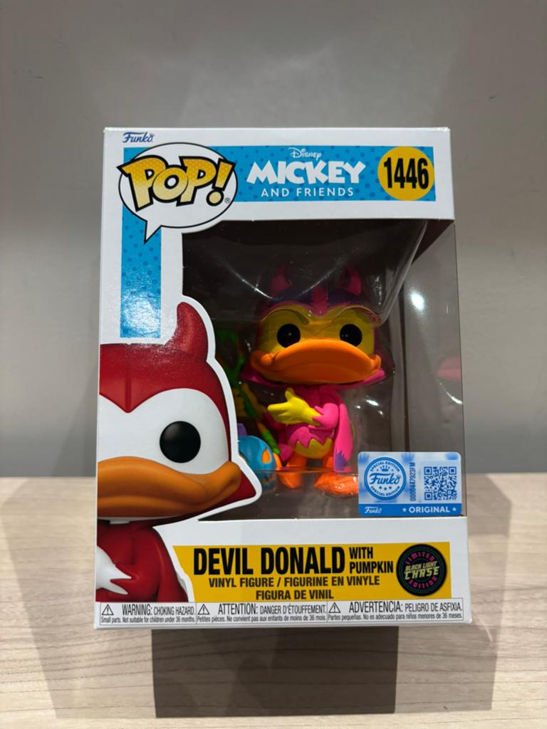 Funko Pop Disney 1446 Devil Donald Pumpkin Black Light Chase, Funko Europe, Ophalen of Verzenden, Zo goed als nieuw, 4th floor, 1 Queen Caroline St, London W6 9YN, Verenigd Koninkrijk