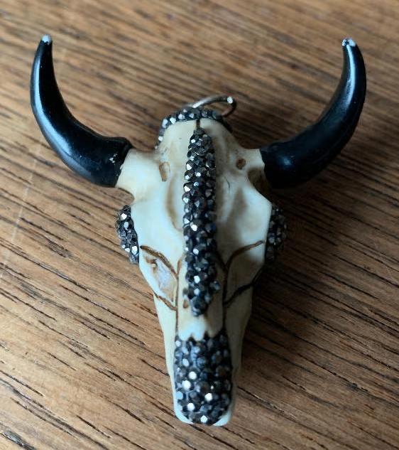 Kettinghanger van dierenschedel met glittersteentjes, Ophalen of Verzenden, Zo goed als nieuw, Overige kleuren, Overige materialen