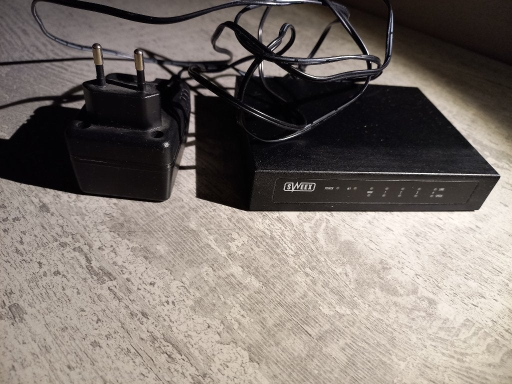 Sweex RO001 netwerk switch 4-poort, Ophalen of Verzenden, Gebruikt