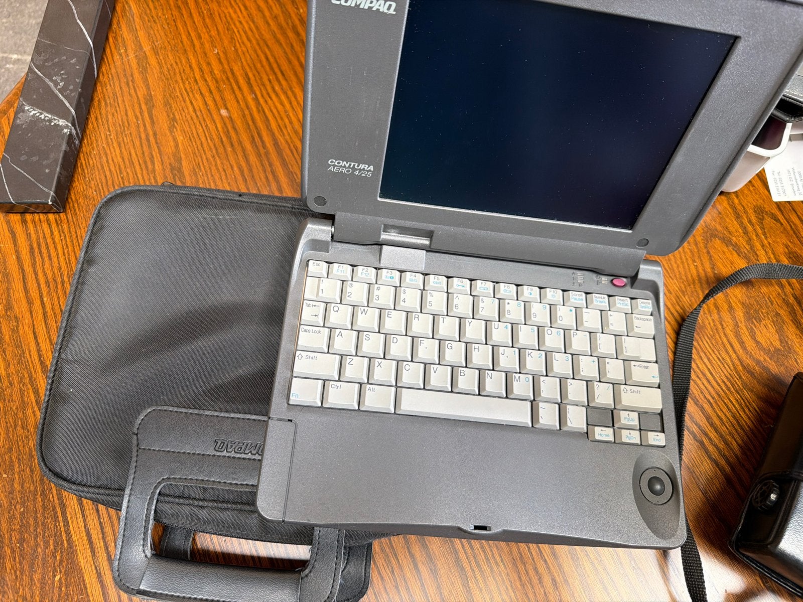 Compaq Contura Aero 4/25 Vintage Laptop met Tas, Computers en Software, Vintage Computers, Ophalen