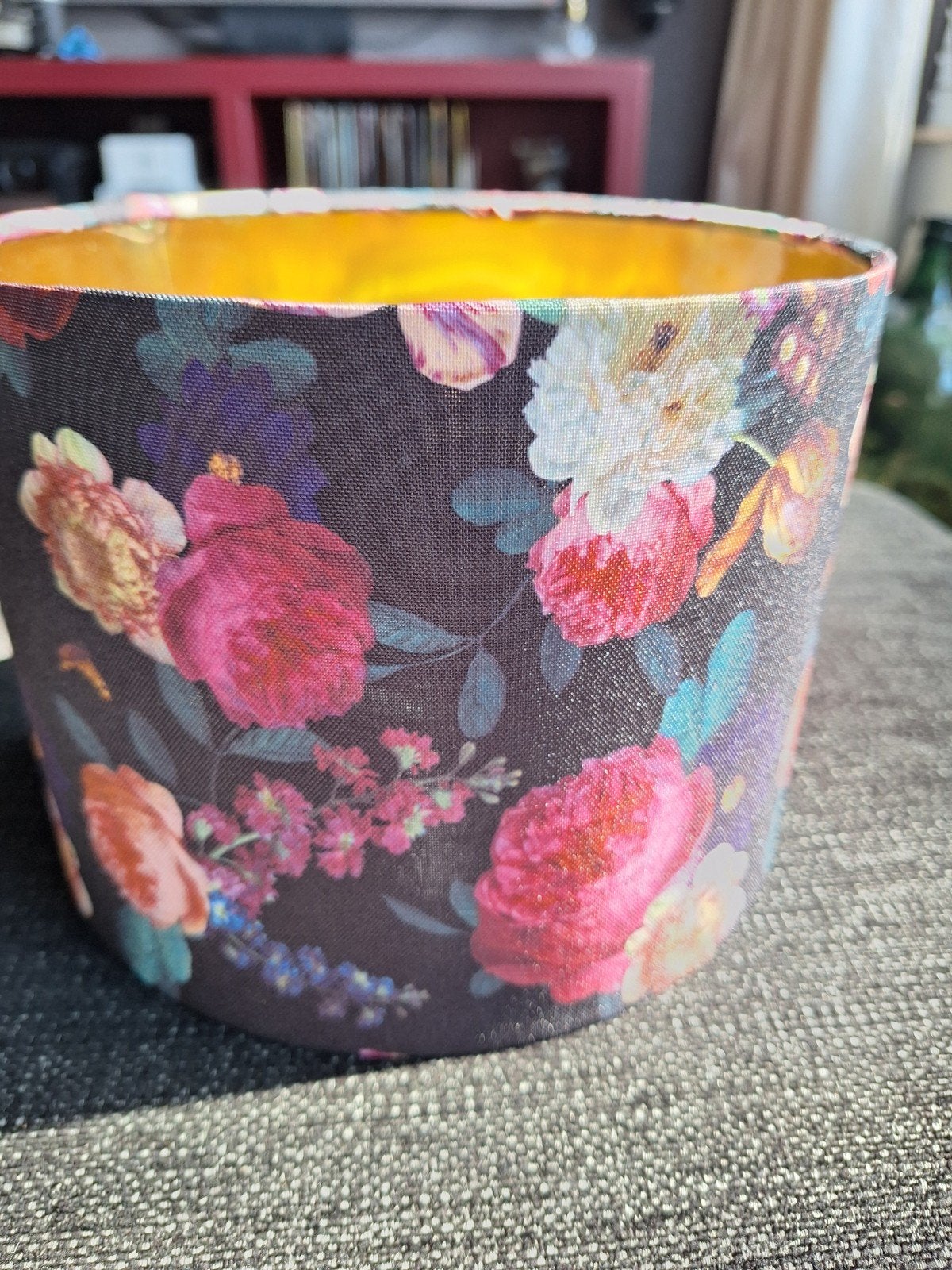 Bloemen lampenkap - Zwart met kleurrijke bloemen, 20 cm, Rond, Ophalen of Verzenden, Zo goed als nieuw, Textiel