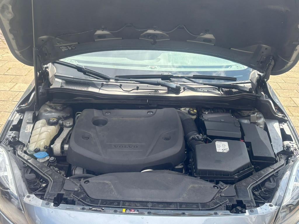Volvo V40 D4 2.0 140KW/190PK 2016 Grijs, Auto's, Achterwielaandrijving, Euro 6, Bruin, 154 €/maand