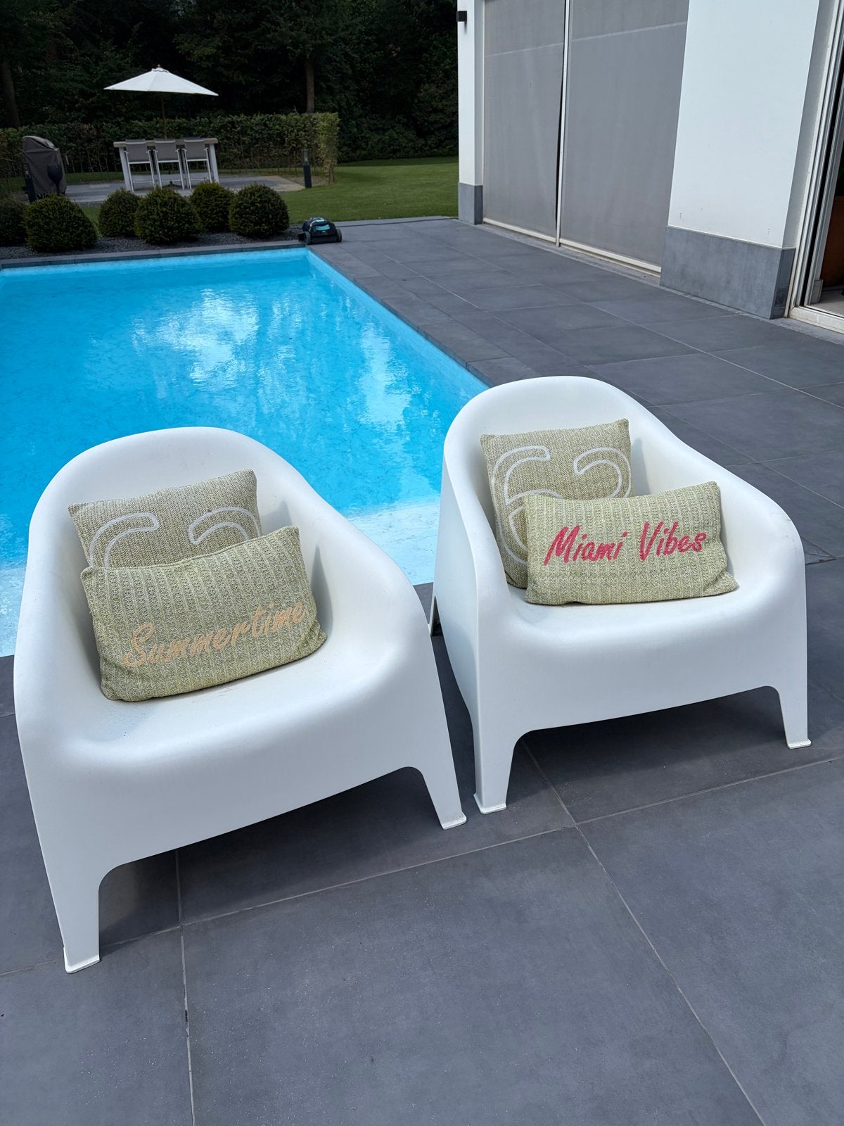 2 witte IKEA stoelen in nette staat, Tuin en Terras, Tuinstoelen, Ophalen of Verzenden, Gebruikt, Kunststof