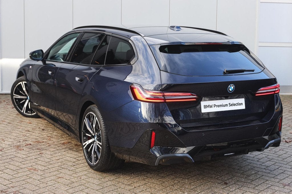 BMW 5 Serie Touring 550e xDrive M Sport Automaat / Panoramad, Auto's, BMW, 12 maanden, Gebruikt, Zwart, Zwart