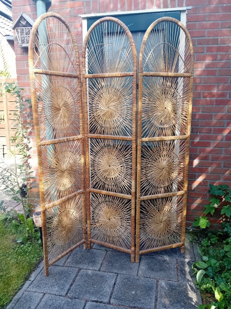 Kamerscherm Rotan, Ophalen, Gebruikt