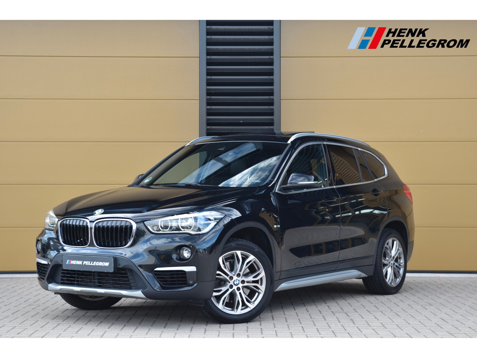BMW X1 sDrive20i Orange Edition III * Trekhaak * Schuifdak *, Auto's, BMW, 1998 cc, Met garantie (alle), Automatische klimaatregeling