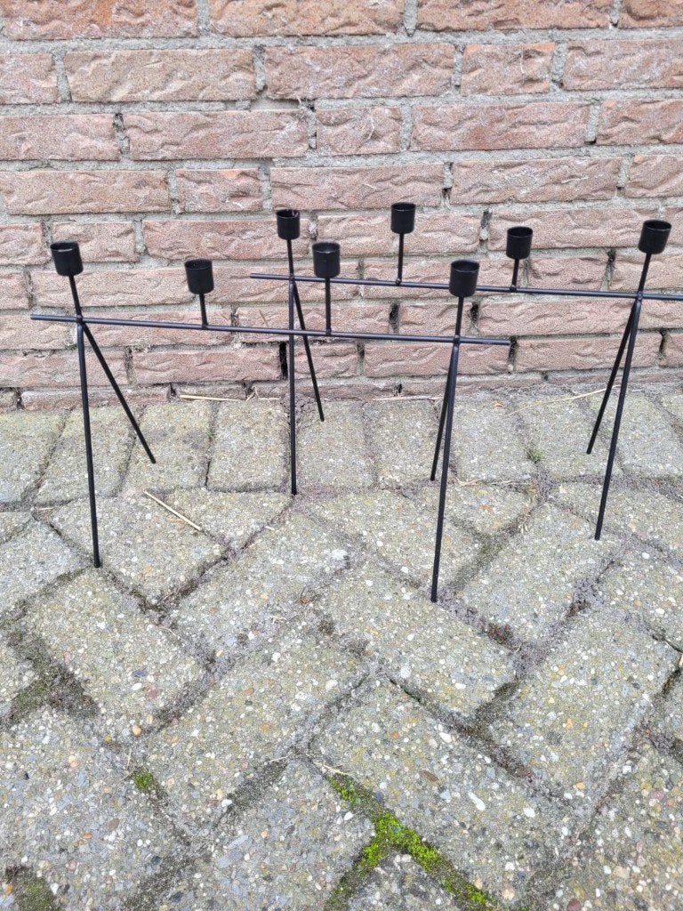 2 fijne zwarte kandelaars op dunne pootjes, 35 cm, Ophalen of Verzenden, Zo goed als nieuw, Metaal