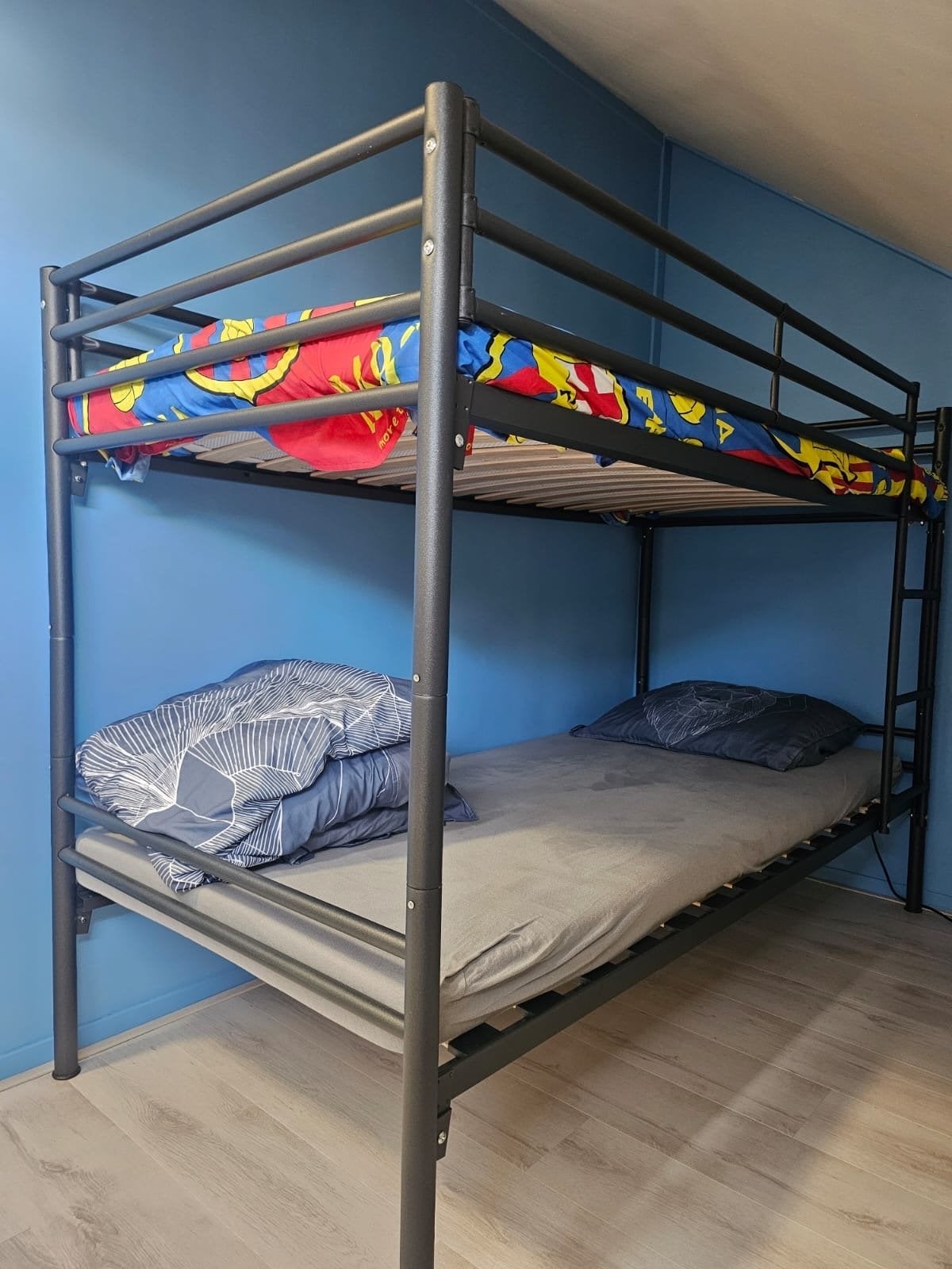 Stevig metalen stapelbed - Ideaal voor kleine kamers, Ophalen, Gebruikt, 90 cm, 160 tot 180 cm