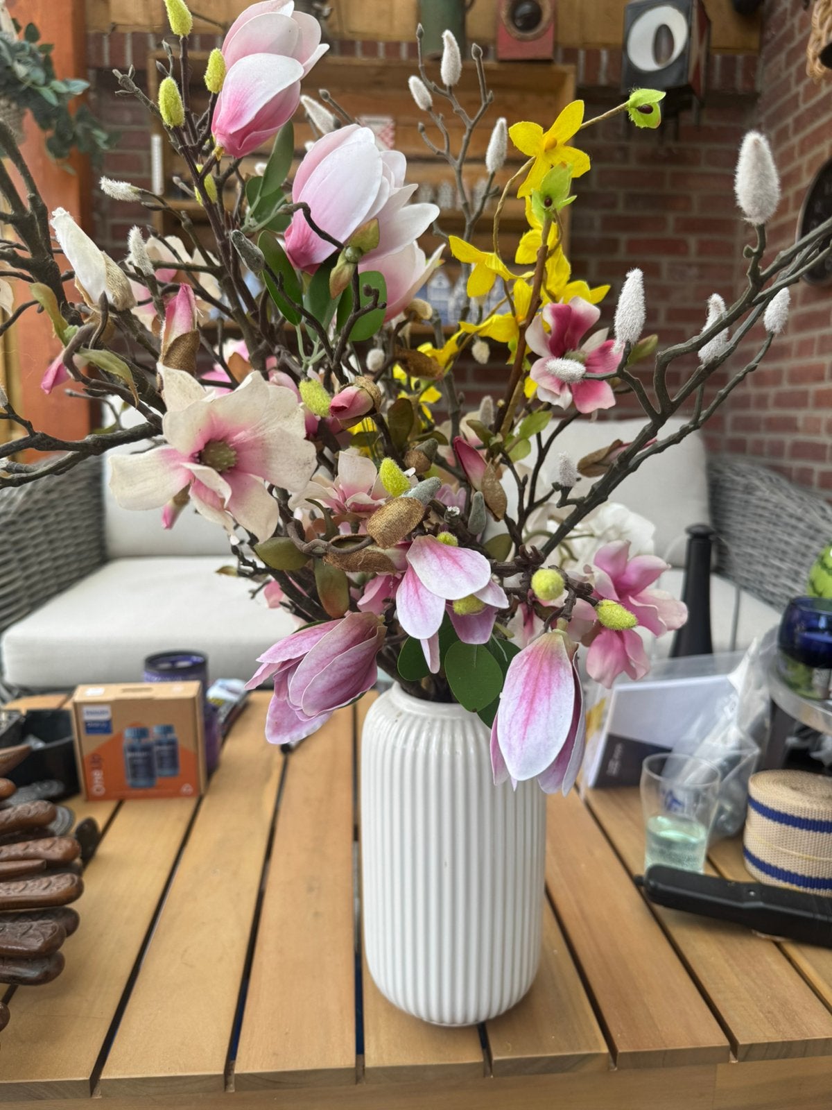 Zijde magnolia kunst vaas met bloemen, Huis en Inrichting, Woonaccessoires | Kunstplanten en Kunstbloemen, Overige materialen