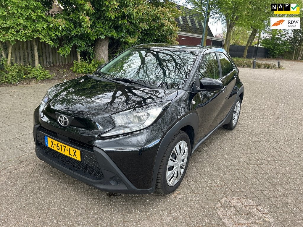 Toyota Aygo X 1.0 VVT-i MT Play, Auto's, Gebruikt, 920 kg, 4 stoelen, Zwart