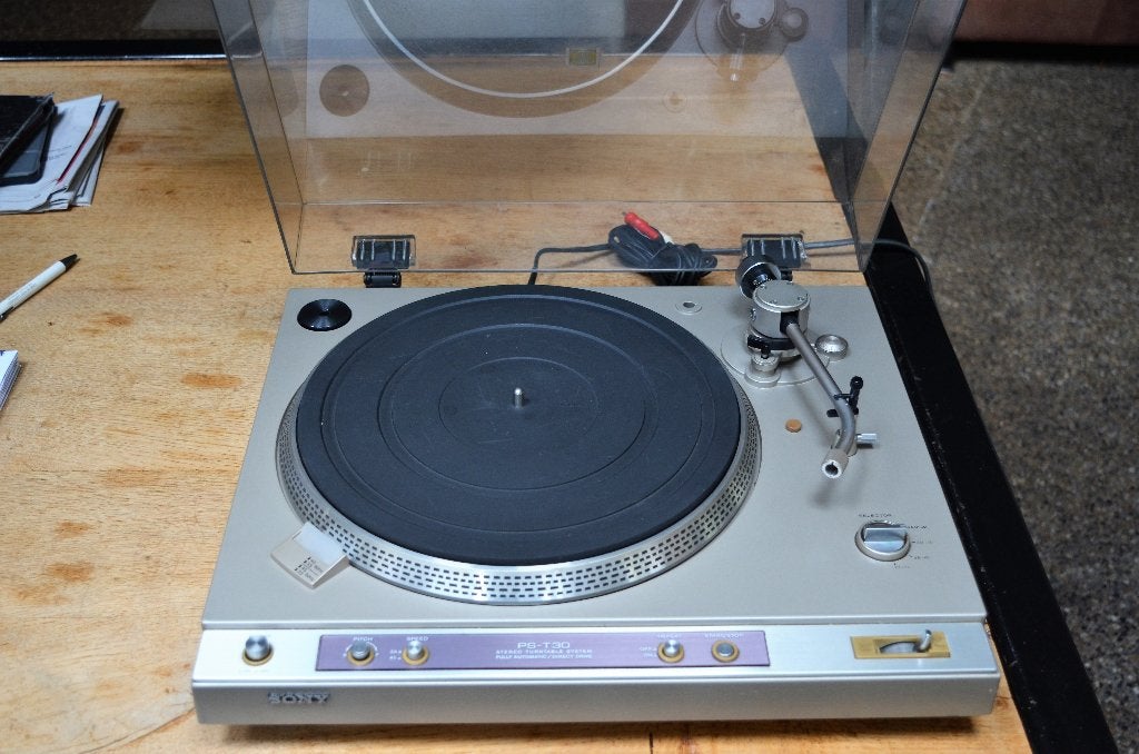 SONY PS-T30 DRAAITAFEL UITSTEKEND, PITCH GEEN HEADSHELL. 45€, Gebruikt, Pitch-regelaar, Ophalen of Verzenden, Platenspeler