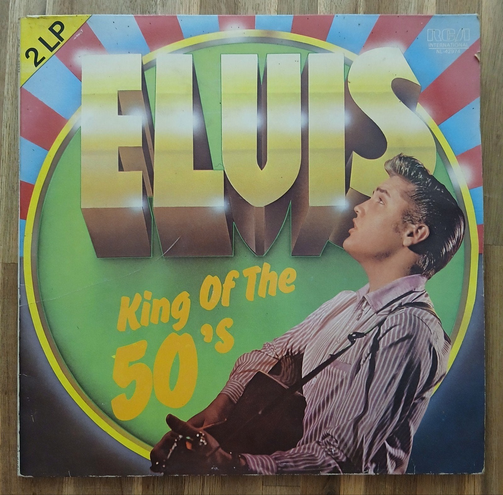 Elvis Presley King of the 50's 2LP, Magazine + div. singles, Rock, Gebruikt, Ophalen of Verzenden, Dubbel-LP