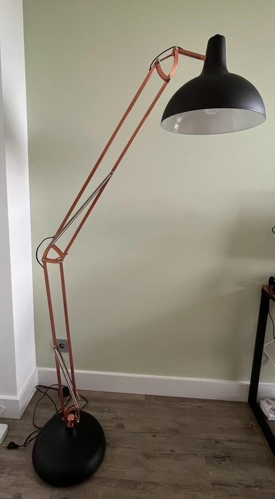 Staande lamp zwart met koperen accenten, Ophalen, E27 (groot), Zo goed als nieuw, Metaal