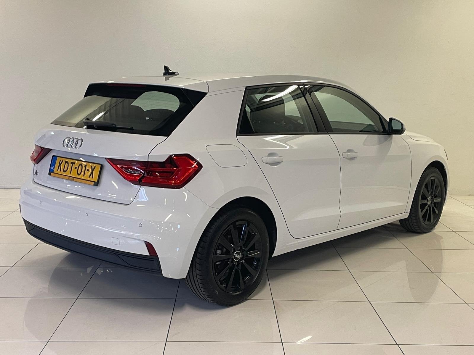 Audi A1 Sportback 30 TFSI Advanced edition | Stoelverwarming, Auto's, Audi, Stof, 116 pk, Wit, Bedrijf