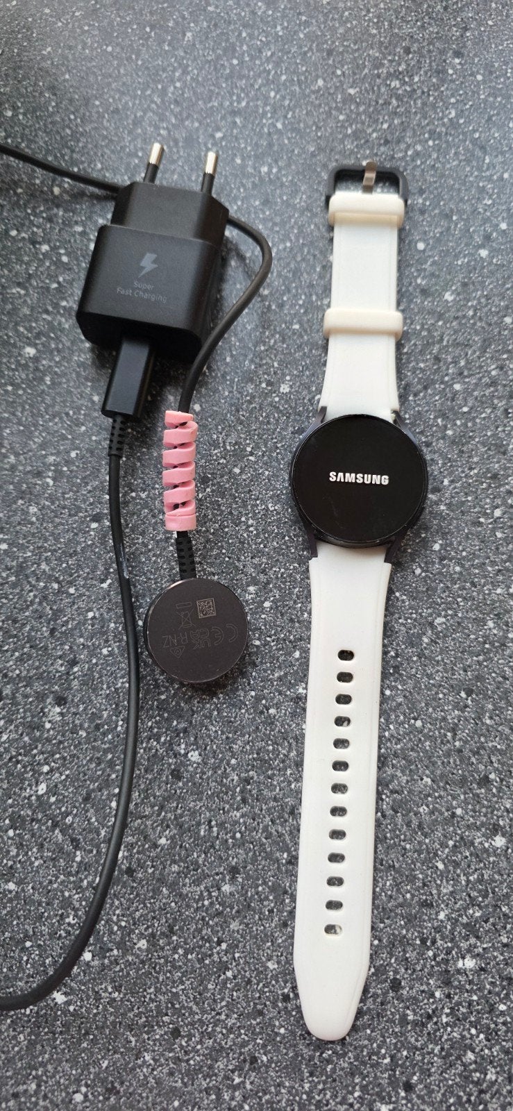 Samsung Watch 6 met oplader - lichte gebruiksporen, werkt pr, Gebruikt, Zwart, Ophalen of Verzenden, Samsung