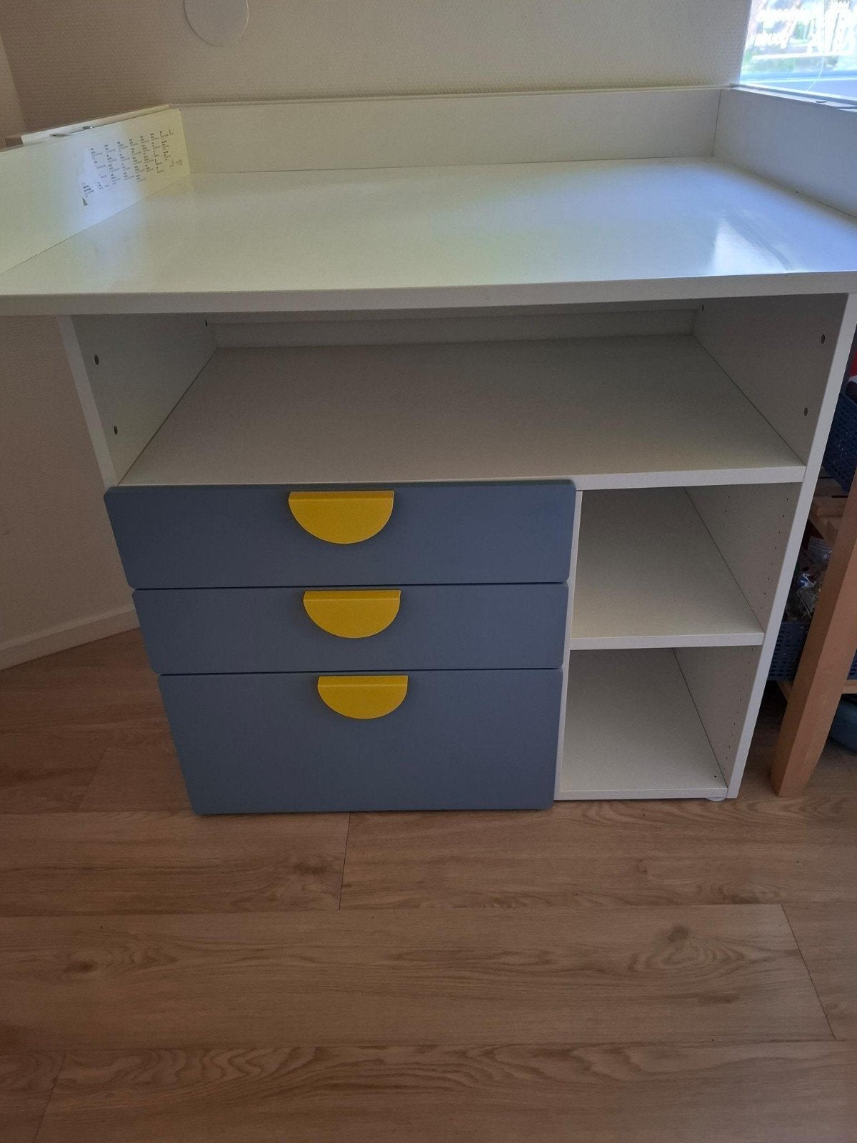 Smastad commode/bureau, Ophalen, 50 tot 70 cm, 90 tot 105 cm, 100 cm of meer