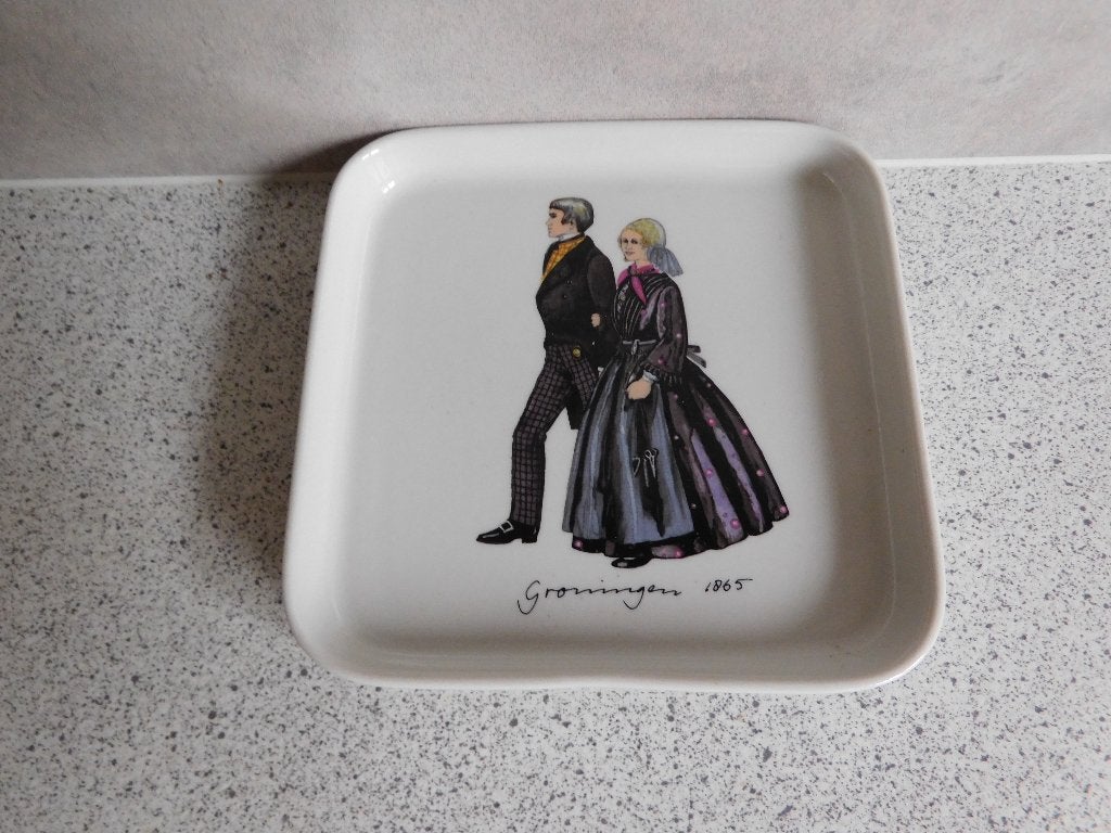 Bord 13 cm. Klederdracht Groningen 1865 Villeroy & Boch, Huis en Inrichting, Villeroy & Boch, Ophalen of Verzenden, Zo goed als nieuw