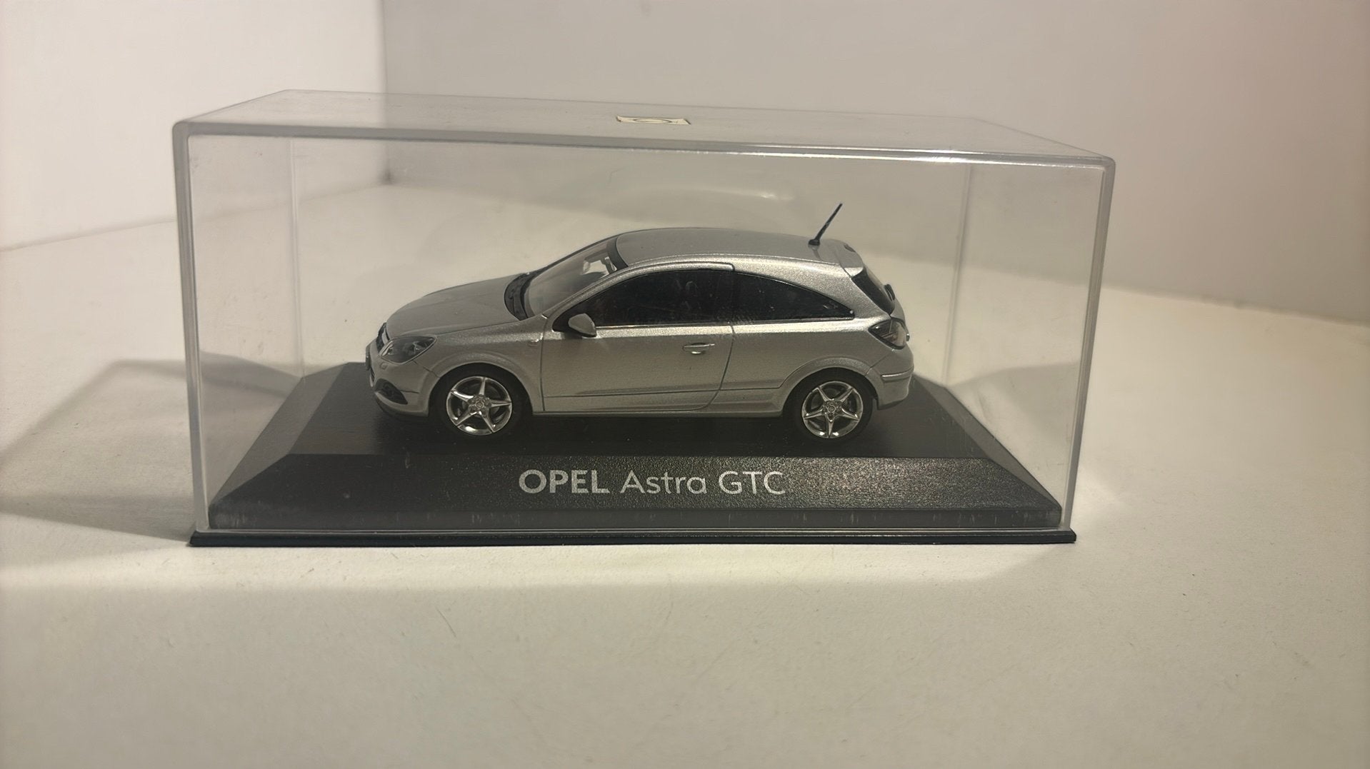 Opel astra gtc zilver minichamps 1.43, Auto, Ophalen of Verzenden, MiniChamps, A