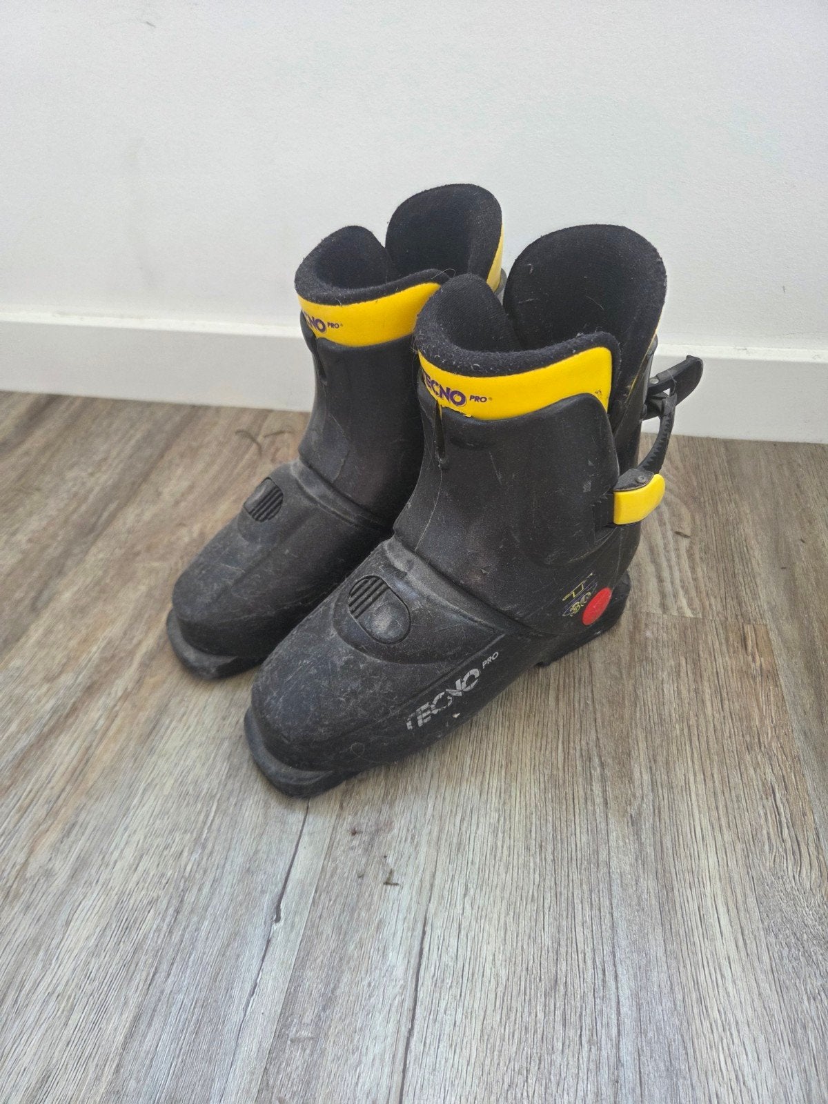 2 sets kinderskischoenen maat 31 en 32, Ophalen