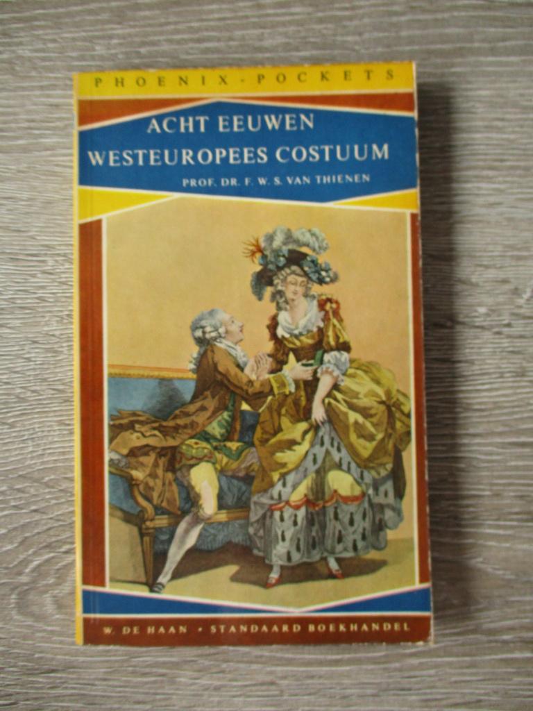 Acht eeuwen westeuropees costuum - Prof. Dr. F.W.S. van Th, Ophalen of Verzenden, Gelezen, Europa
