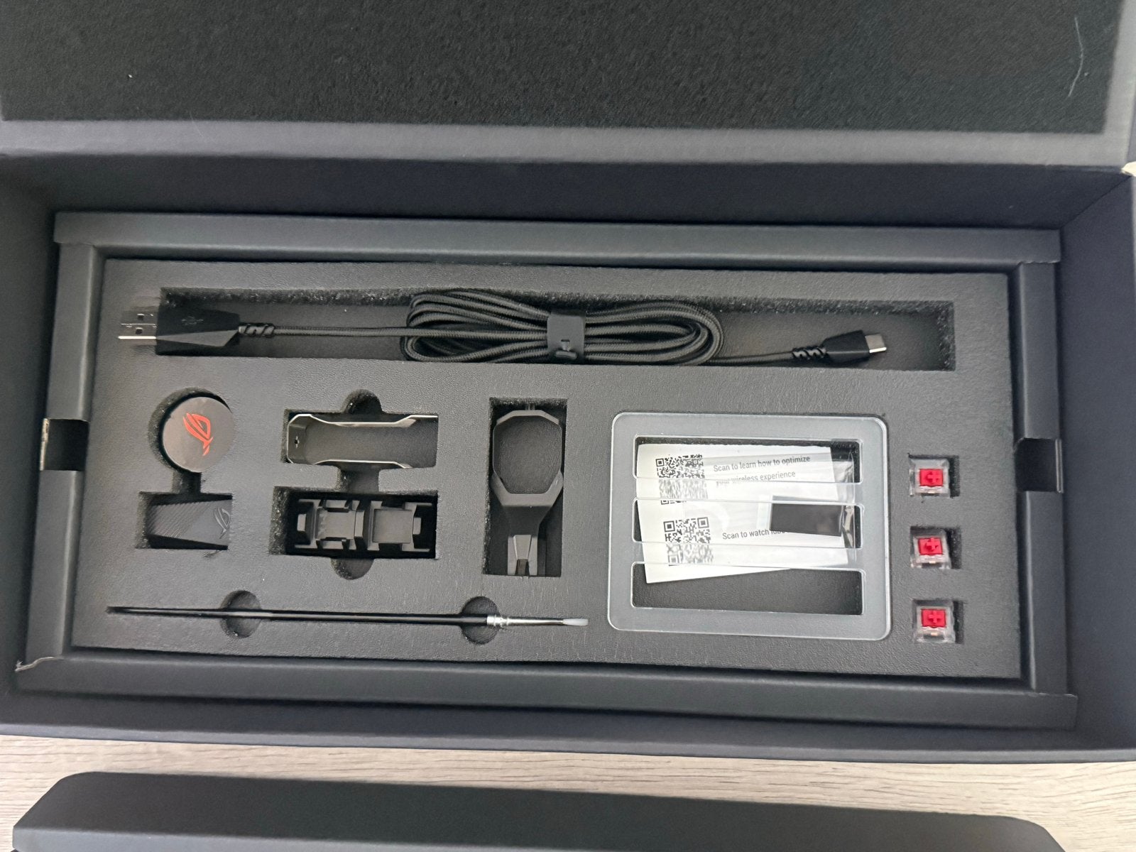 Foto 4 van ASUS ROG AZOTH Gaming Toetsenbord - Zo goed als nieuw