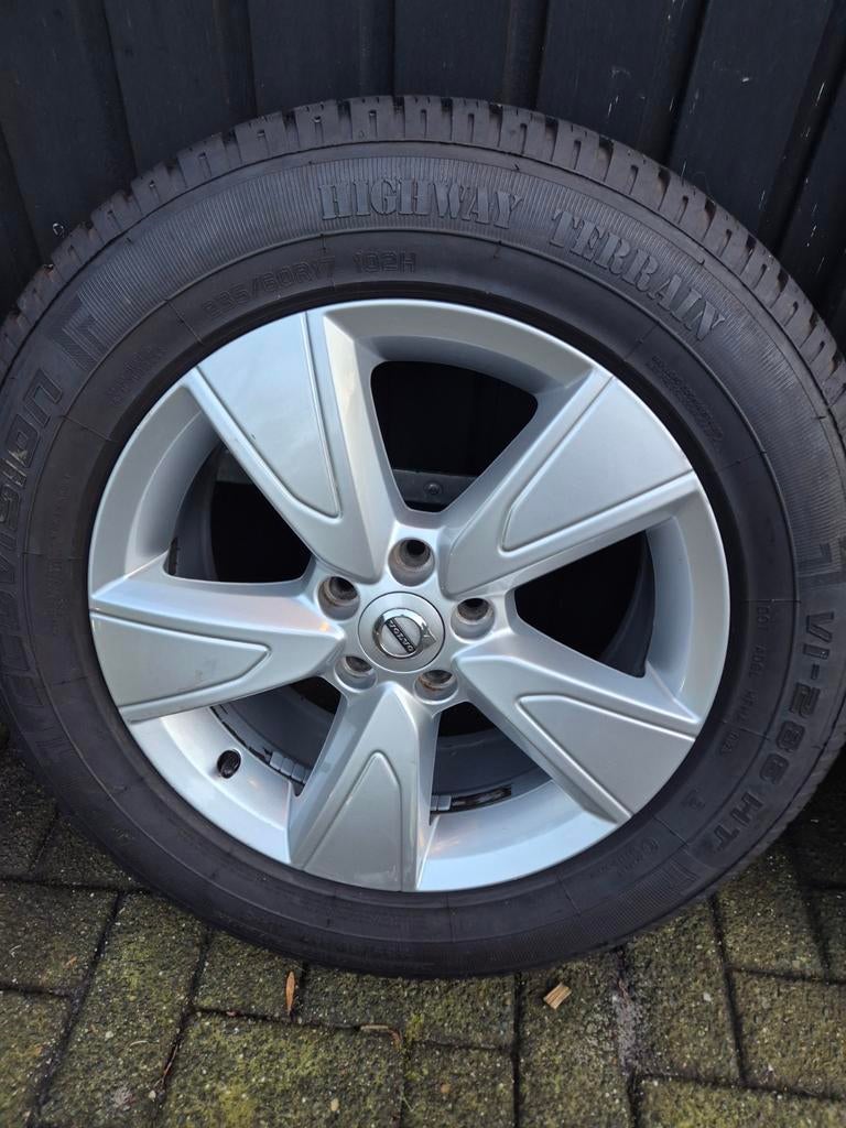 Zomerbanden met velgen - Volvo XC40, Auto-onderdelen, Banden en Velgen, Ophalen, Gebruikt, Banden en Velgen, 17 inch